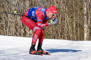 Александр Большунов одержал третью победу подряд в Финале Кубка России в Кировске, выиграв 15 км
